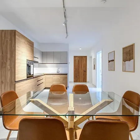 Апартаменты Modern 2br With Private Terrace & Sofa Bed By 360 Estates Сент-Полс-Бей