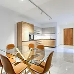 Modern 2br With Private Terrace & Sofa Bed By 360 Estates Appartement