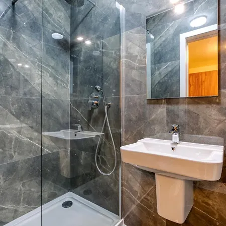 Modern 2br With Private Terrace & Sofa Bed By 360 Estates * San Pawl il-Baħar