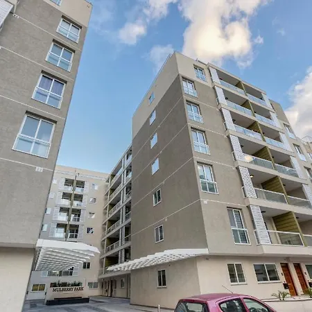 Modern 2br With Private Terrace & Sofa Bed By 360 Estates Apartman