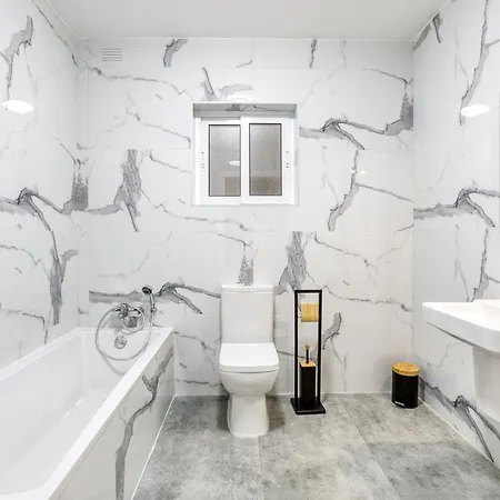 Daire Modern 2br With Private Terrace & Sofa Bed By 360 Estates