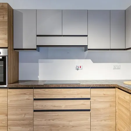 Modern 2br With Private Terrace & Sofa Bed By 360 Estates *