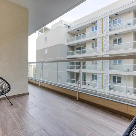 Apartman Modern 2br With Private Terrace & Sofa Bed By 360 Estates