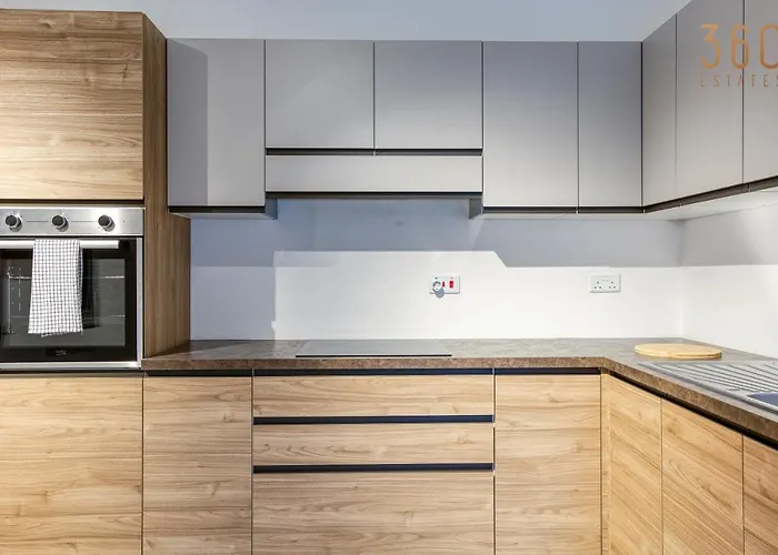 Modern 2br With Private Terrace & Sofa Bed By 360 Estates *