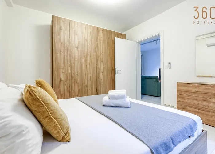 Modern 2br With Private Terrace & Sofa Bed By 360 Estates *