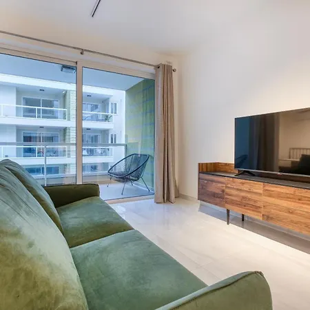 Modern 2br With Private Terrace & Sofa Bed By 360 Estates *